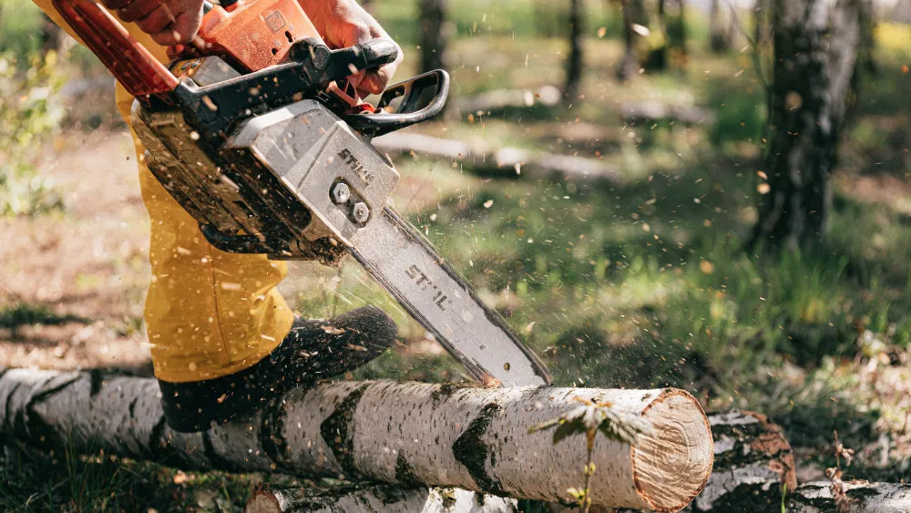 Chainsaw Bar Oil Explained: The Right Viscosity, How It Works, and What Not to Use.