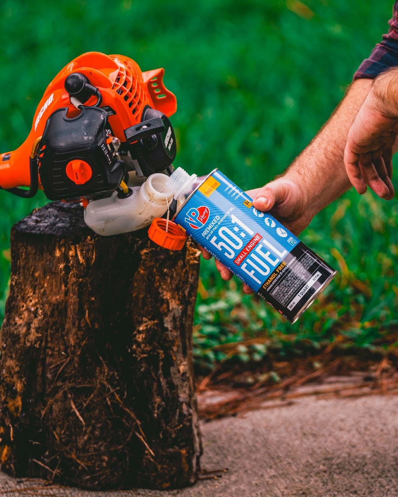 Chainsaw refueling with premixed 50:1 two-stroke fuel