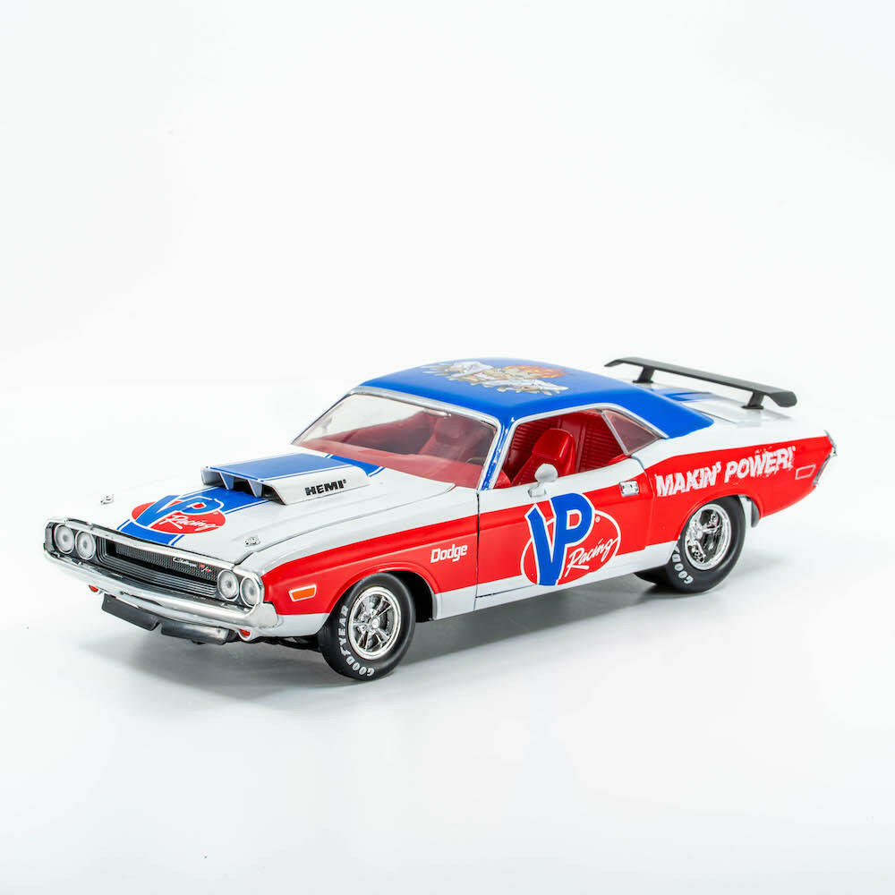 angled shot of the driver&#39;s side view of the VP Racing 1970 Dodge Challenger Diecast R/T HEMI 1:24 Scale with chrome trim