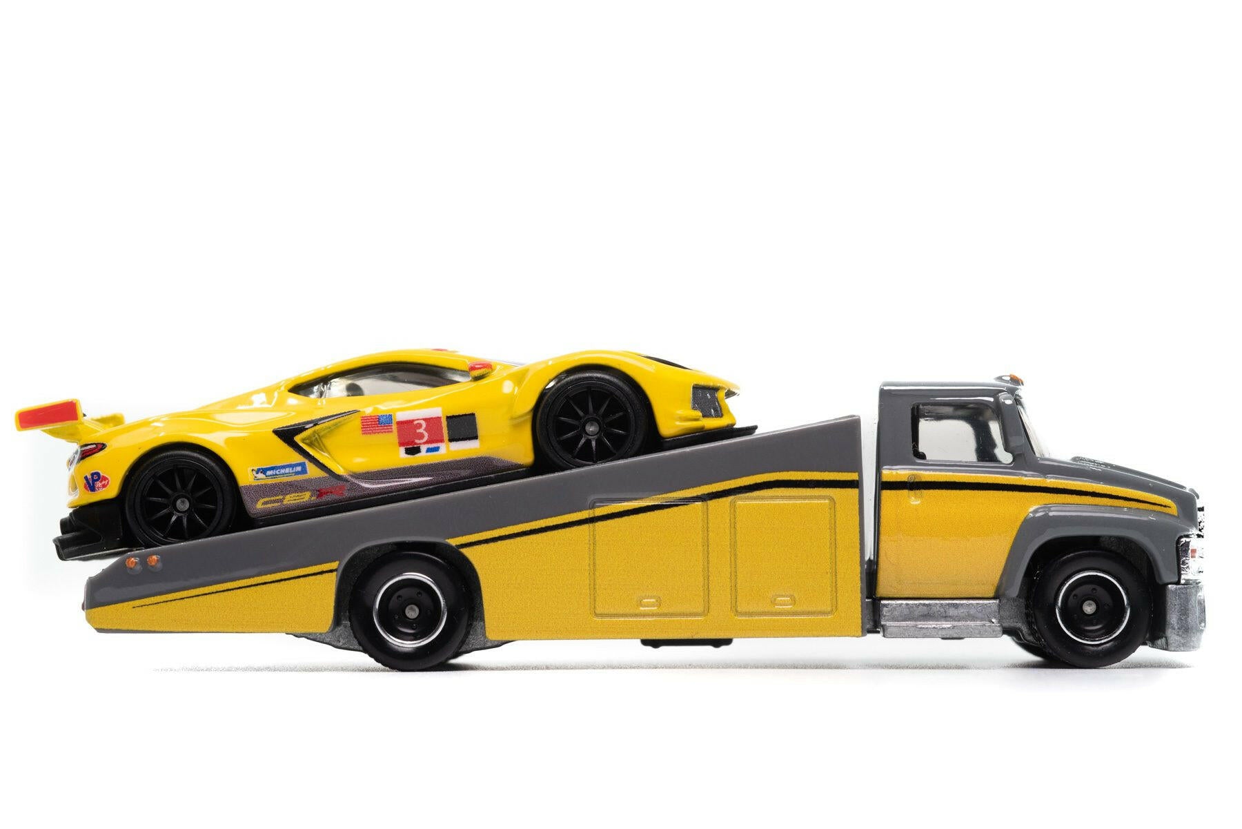 CORVETTE_C8.R_CARRY_ON_SM_003