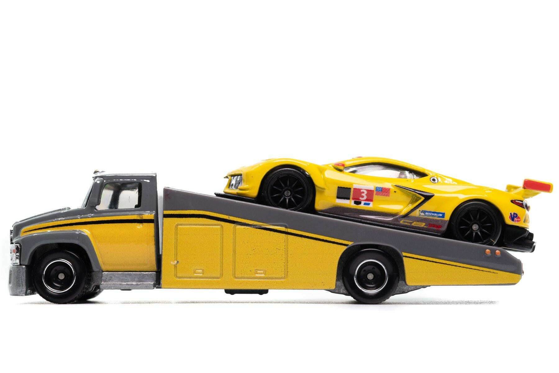 CORVETTE_C8.R_CARRY_ON_SM_004